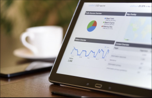 美图公司（01357.HK）股价一度涨近8%，核心App收入创新高叠加节日旺季催化