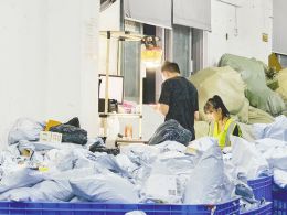 “反内卷”一年后，快递公司交出了一份营收、净利集体增长的“成绩单”。.jpg